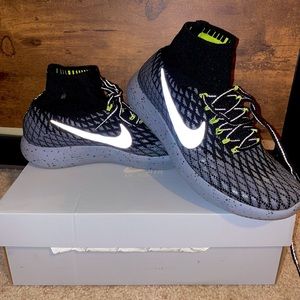 Nike Women’s LunarEpic Flyknit Shield Shoes